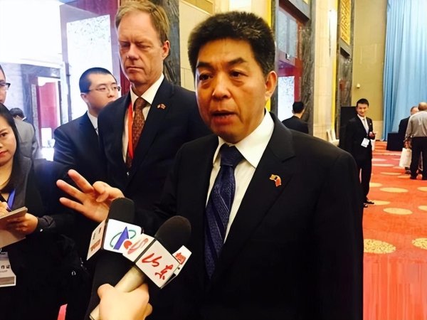 瑞银网配资 中国另一个在巴拿马有港的人，深陷危机